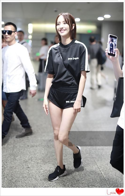 没佟丽娅腿真别把运动短裤当热裤，像阚清子一样勒出赘肉就尴尬了