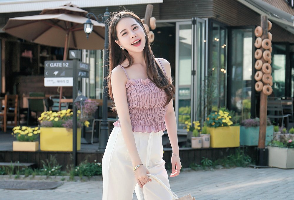 美女迷人气质显露无遗