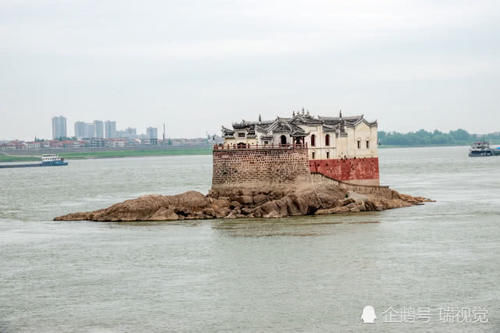 长江中这个700多年的“钉子户”，经历无数次洪峰，岿然不动！