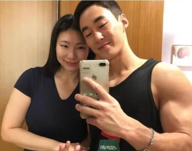  [网民]又一位富二代闯入演艺圈，第一部著作就走红，网民谢谢他沒有承继祖业