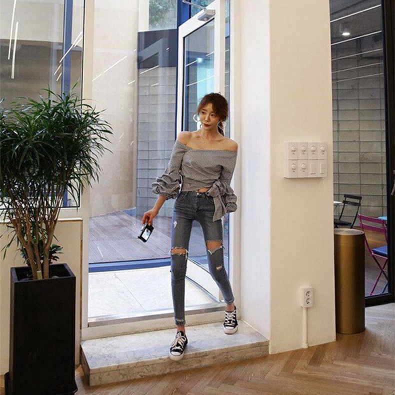 魅力八月:洋气小衫搭牛仔裤更时尚!上身减龄显嫩有气质，特迷人