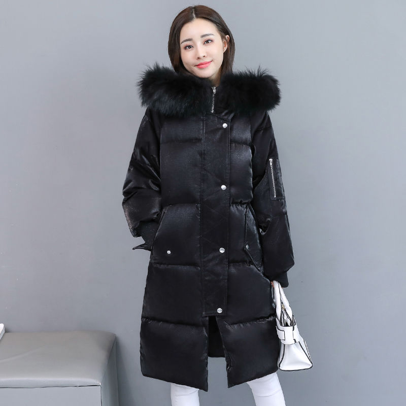 冬季还买死贵的皮草?今年流行穿羽绒服,保暖又洋气