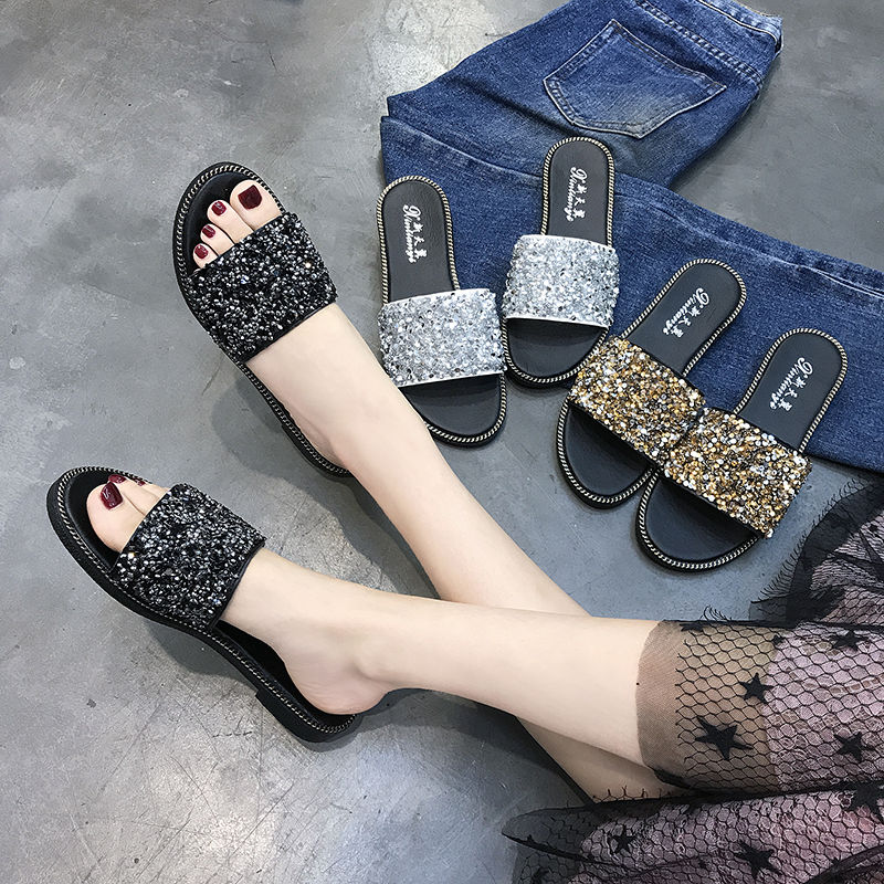 高跟鞋已经OUT了,三伏天巨流行这几款一字拖,谁穿谁时髦