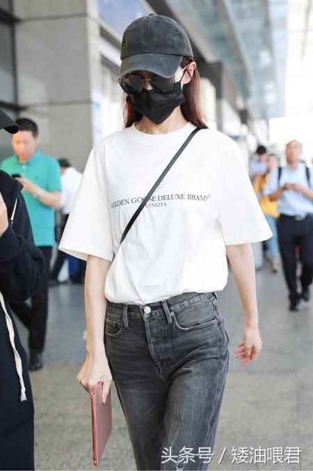 史上最惨烈撞衫：贾玲唐嫣同穿白T，网友：就算没胸也要减肥到底