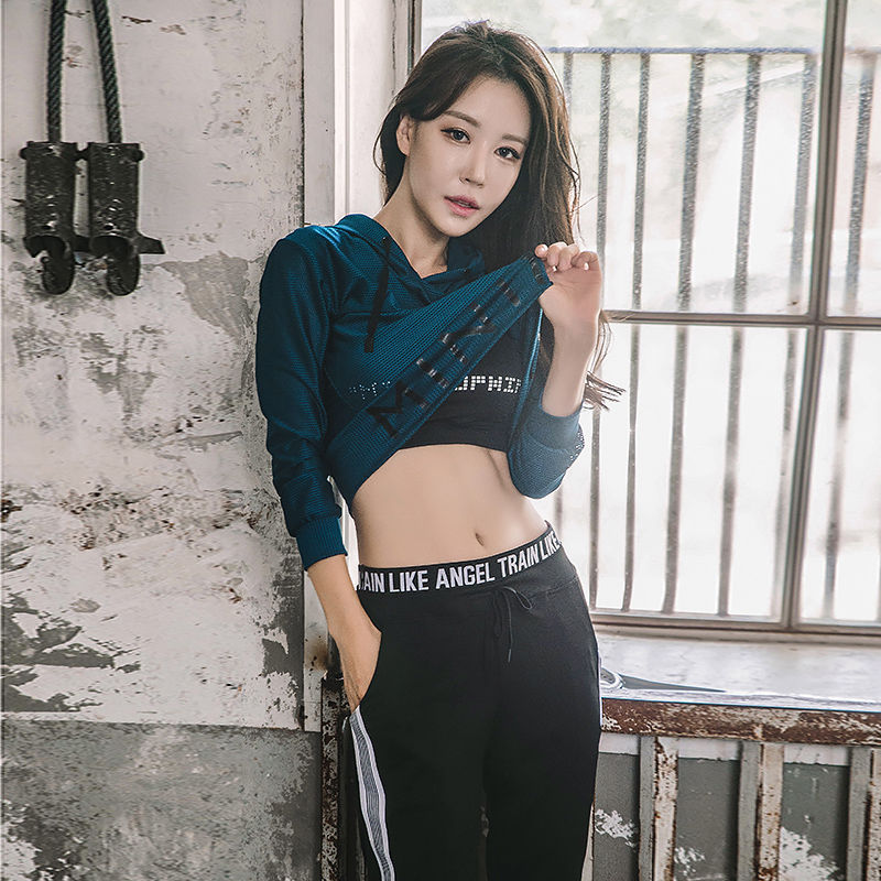 姐姐都48了偏不穿妈妈装，谁都想不到这样的小衫其实更美更年轻