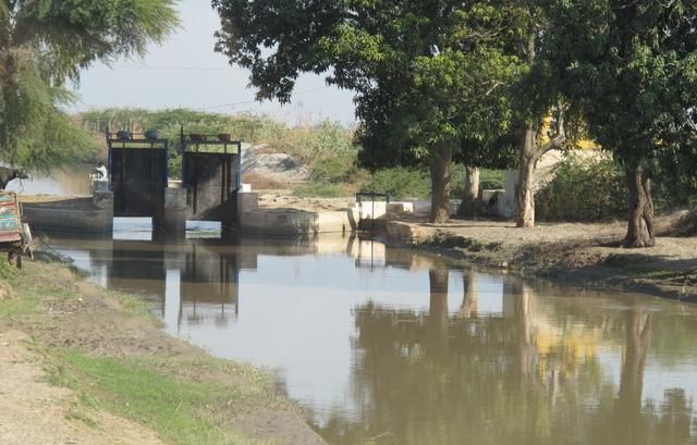 喜马拉雅山的水养育了人口达2亿，耕地面积2168万公顷的巴基斯坦