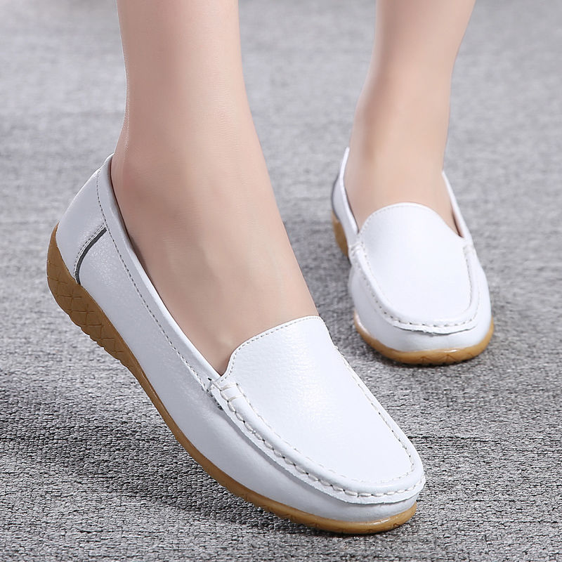 国庆旅游，50岁婆婆穿这休闲鞋，没高跟鞋累脚还显嫩，忒舒适