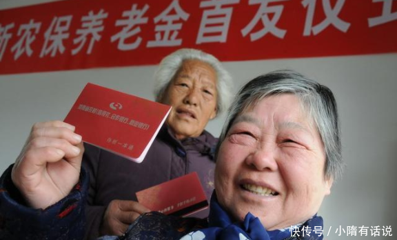 好消息！2019年起，60岁农民不用再外出打工了，国家给你养老！