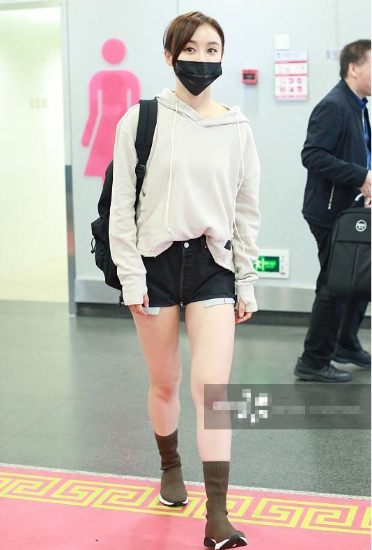 袁姗姗未P照不敢看！脸僵硬大腿粗，不仅辣眼睛还吓人！