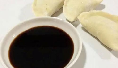  食物@酱油吃多了，皮肤会变黑？真正引起皮肤变黑的食物，你可能经常吃
