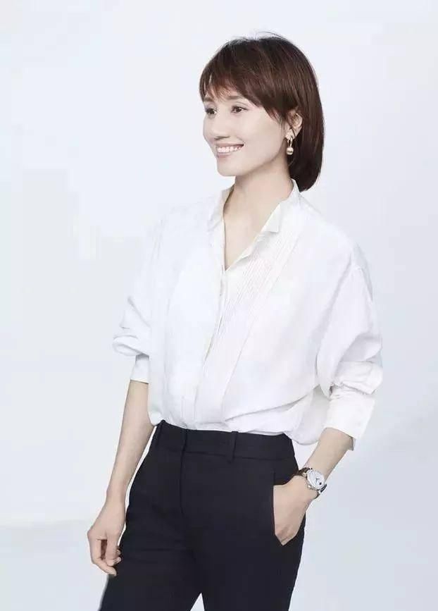  气质■2020春夏你穿衬衫+烟管裤=气质显瘦不费力！