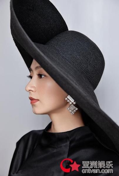 unlock多面时尚！斓曦写真气场全开玩转高级时尚感