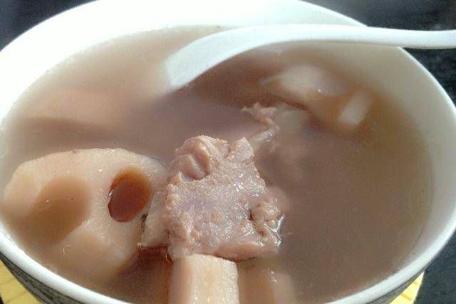 「正确做法」炖莲藕汤时,会变色吗?那是因为还差一步。怪不得汤不是白的