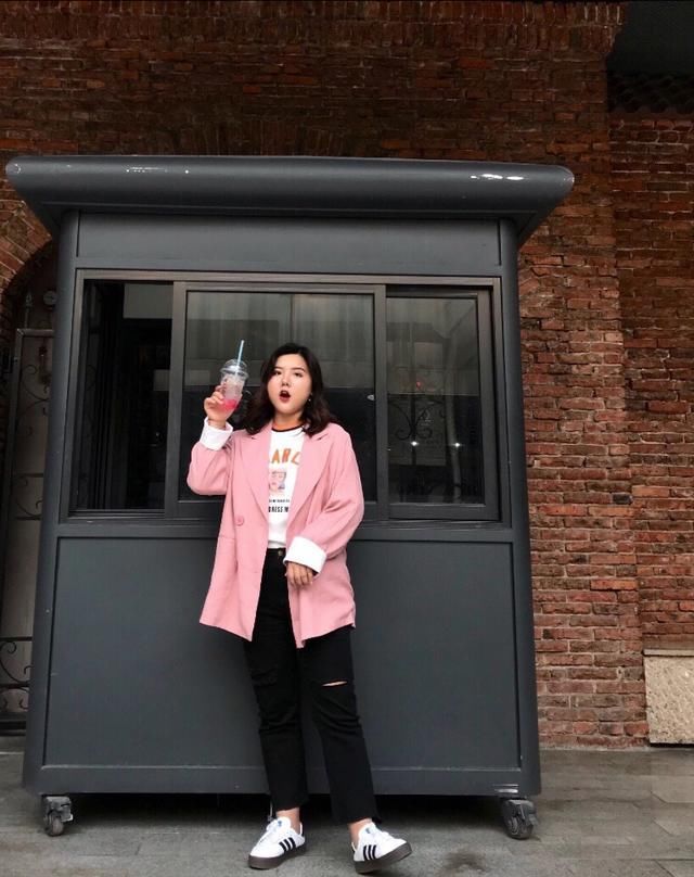  「显瘦」微胖女孩学会这样穿西服，显瘦又有气质，照着穿不踩雷