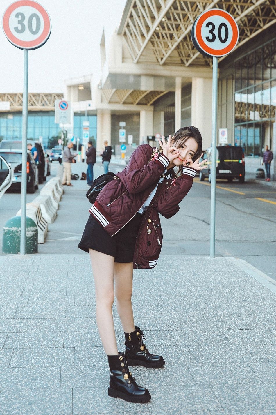 迪丽热巴:这个美腿又直又长