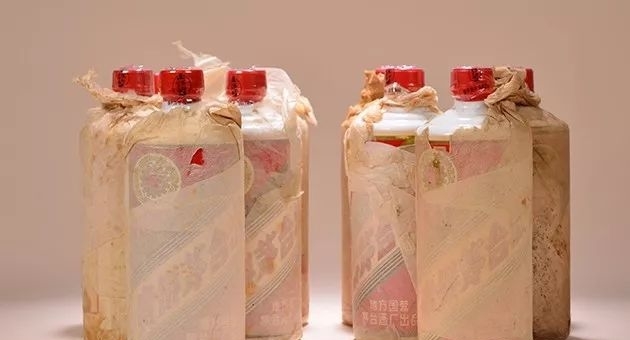 男子带40年绵纸茅台上电视，专家一眼道出真伪！