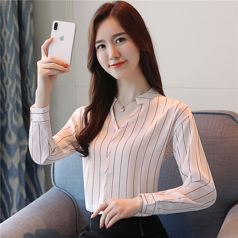 啧、啧!52岁婆婆超会打扮，小衫+白裤子，美得嫩上添嫩