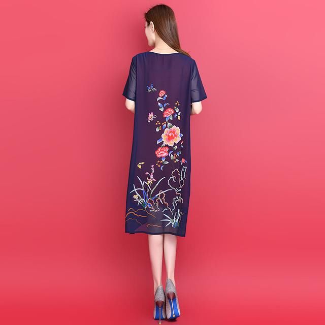 现在的女人真会打扮，外出都穿这“欧根纱”，纤薄透气又迷人