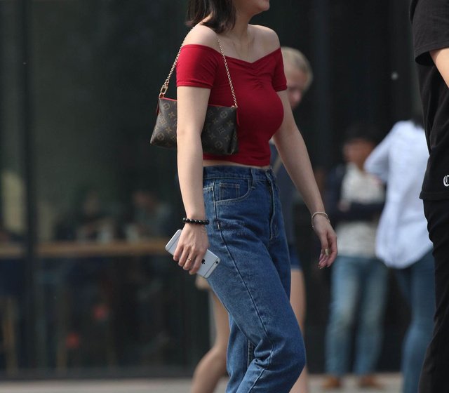 街拍-街上出现了这么多的长腿美女