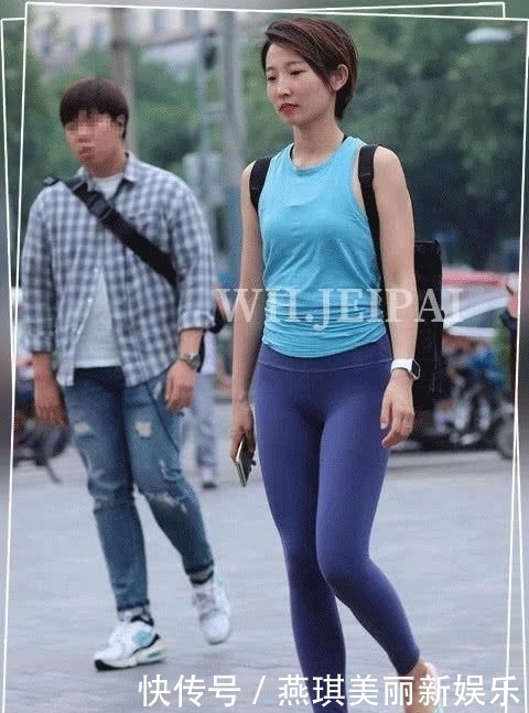  [美女]紧身打底裤漂亮美女的衣着精美好看, 兼顾雅致极简风格