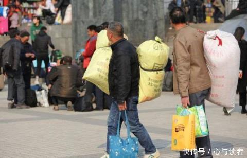  「农民」以前的农民务工都带着被子和盆，为什么如今却没有人带