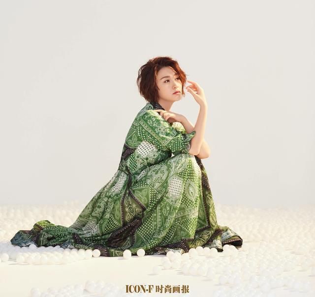 李小冉自黑是“过气中年女演员”？网友喊话：你不照镜子吗！