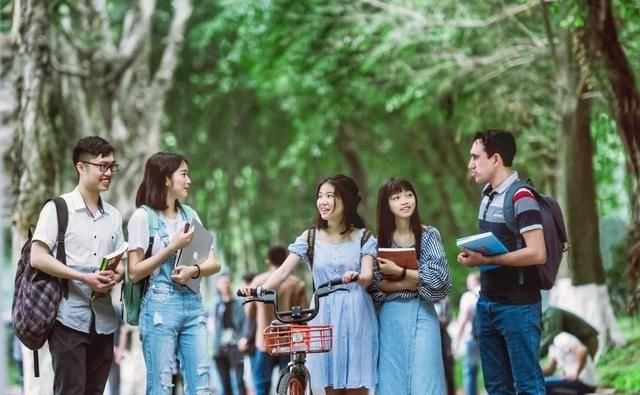  【出门】一出门就有地铁？这些大学交通也太方便了吧