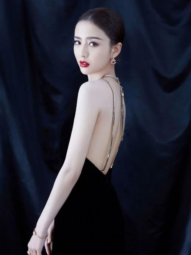  『女人』女人身上这四个部位，身材不够好不要穿破洞，换上油腻还显胖