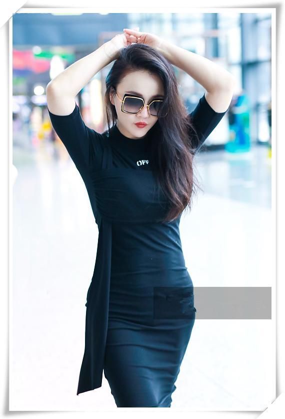 看了冉莹颖的紧身裙，再看看鲁豫，网友：吓得我瞬间不敢减肥了！