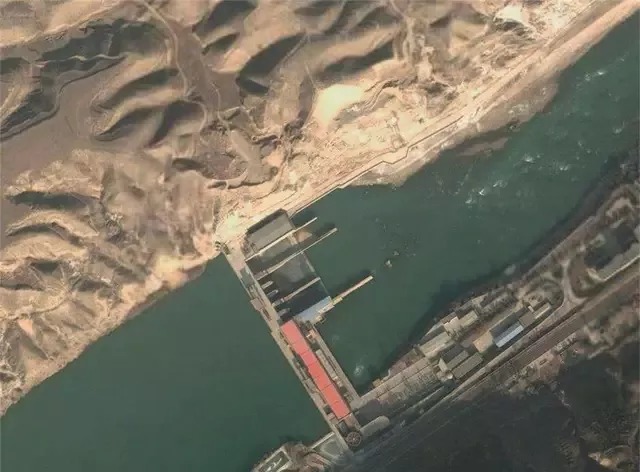 最穷二线城市：投资200亿挖穿黄河也要建地铁，如今建成创造奇迹