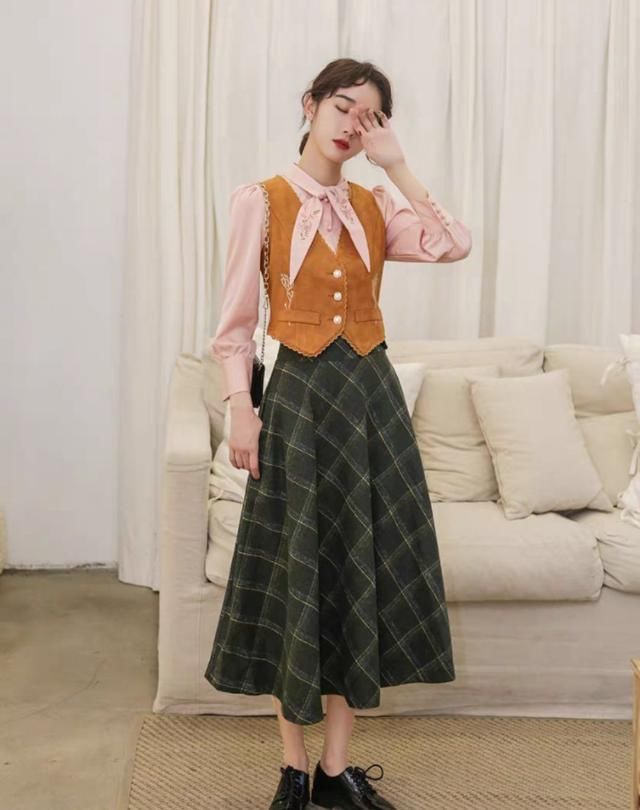 女人:想拥有高贵气质吗?这四种经典春日裙装,见过世面的女人都这么穿