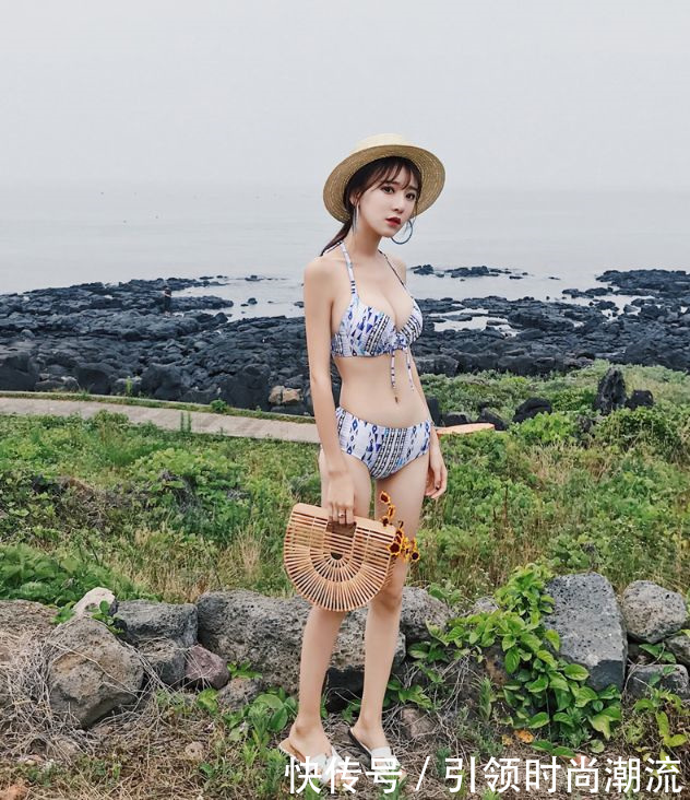 身材匀称的比基尼泳衣美女，自带优雅的属性，凸显精致女性魅力！