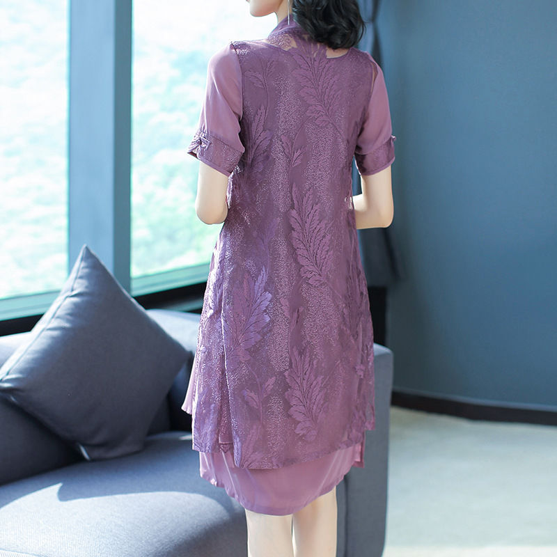 显气质的一款连衣裙，赚足回头率，充满了时尚优雅的美感