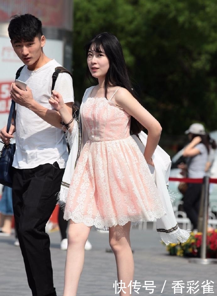 「肉色」女友穿短裙冷了,都不会去买条“肉色丝袜”送她
