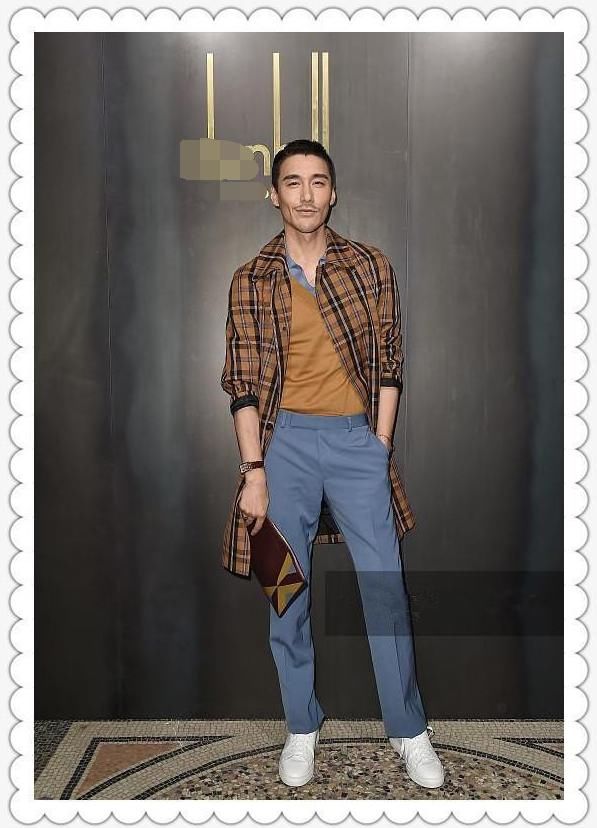 当23岁许巍洲同台47岁胡兵，网友：终于知道成熟和稚嫩差距有多大