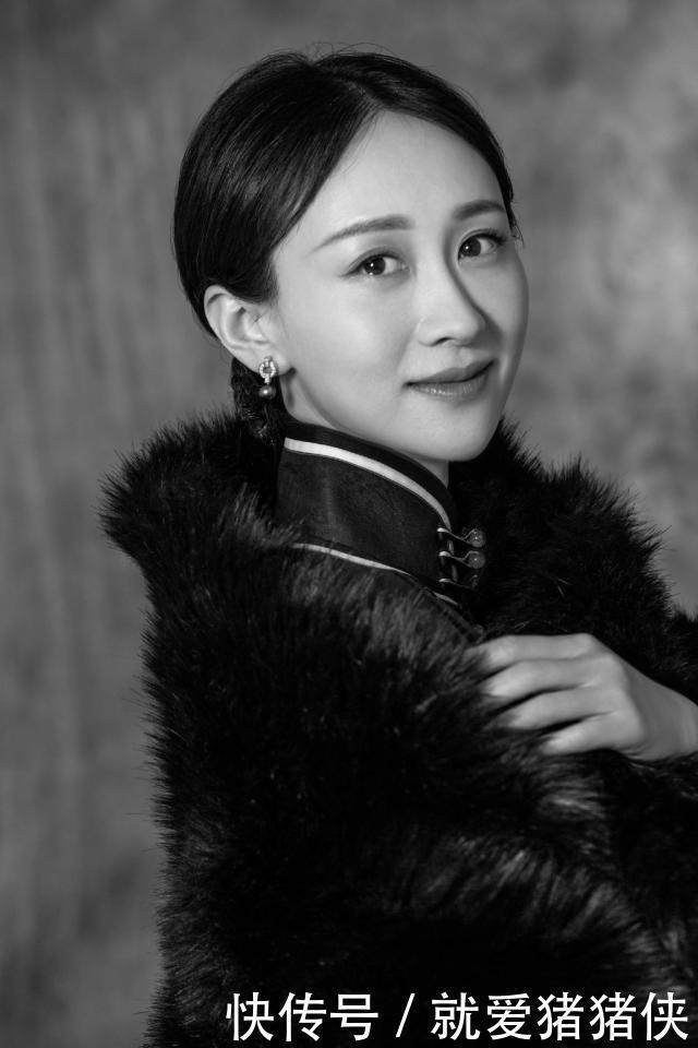 「 贵人」旗袍配貂优雅又奢华,美成了画中人!,“愉贵人”终于高调了一回