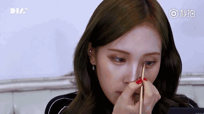 惊!戚薇开眼角了?还是无痛的