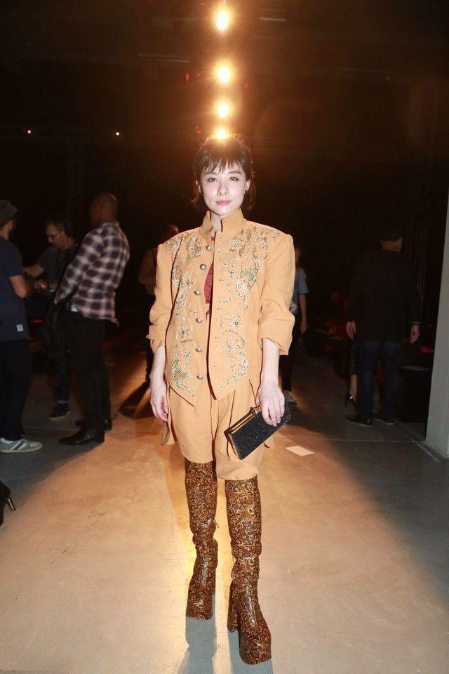 人美不如鞋子美，那英不惧高温穿长靴，景甜再美，鞋子穿错也尴尬