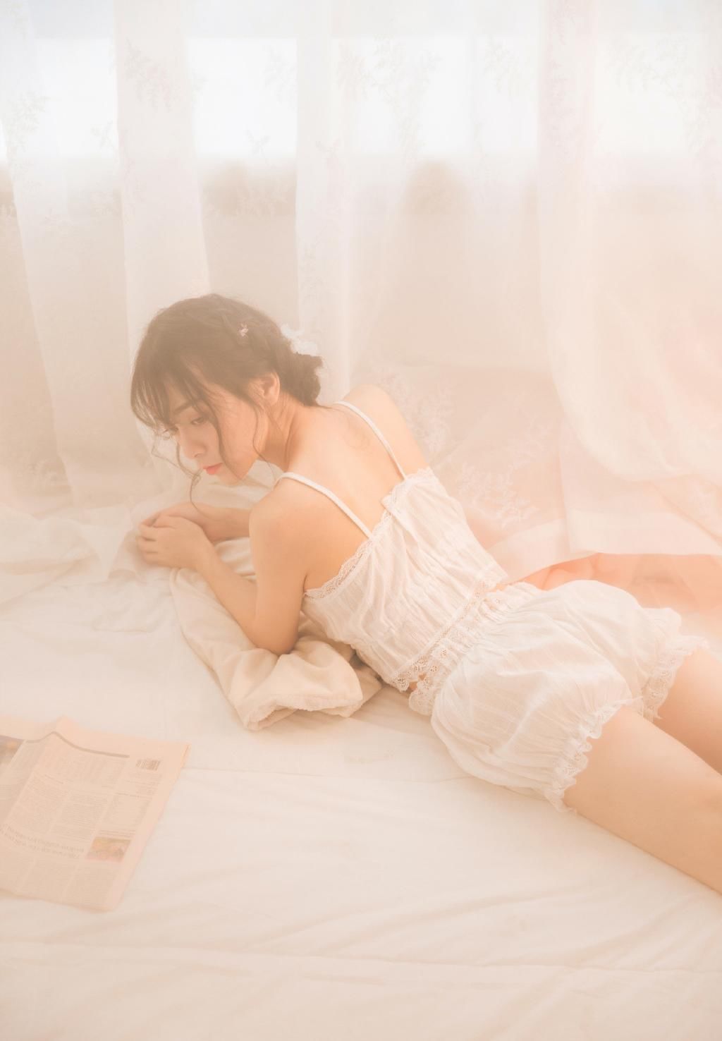 性感蕾丝美女美胸长腿诱惑写真