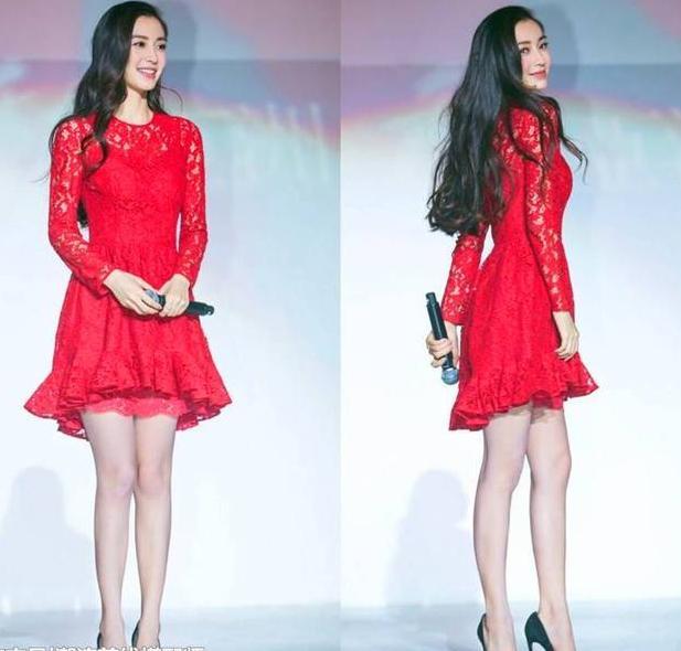 杨颖真会玩，皮裙特意开叉却又用大扣子扣住，网友:黄晓明不管管