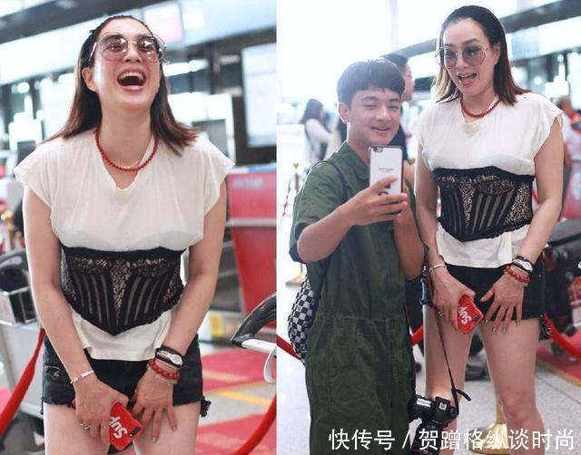 47岁钟丽缇尴尬了!穿的T恤配腰封玩混搭,身材和气质却像个大妈!