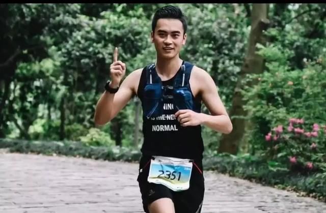 在西湖跑步160圈减肥40斤后，大波美女要他微信，帅帅帅！