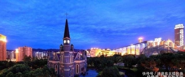 中国首座“横着建”的摩天大楼，投资高达240亿，外国人惊呼想去