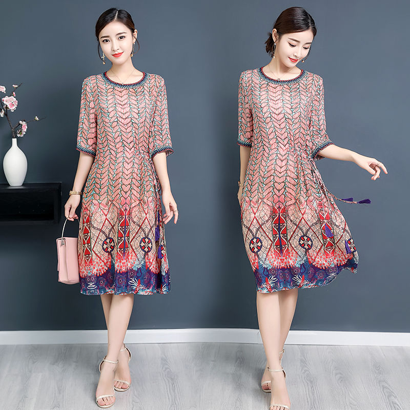 8月新出这款连衣裙，1米5矮个老婆穿，显高洋气，适合小个女人
