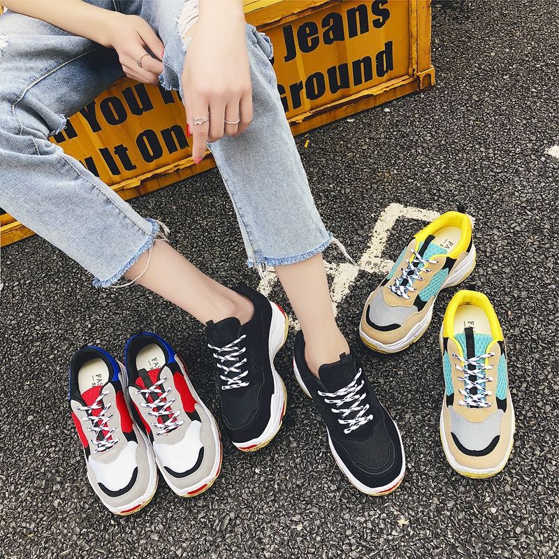 最经典“18新款小白鞋”，出门搭配一条牛仔裤，浑身充满活力范