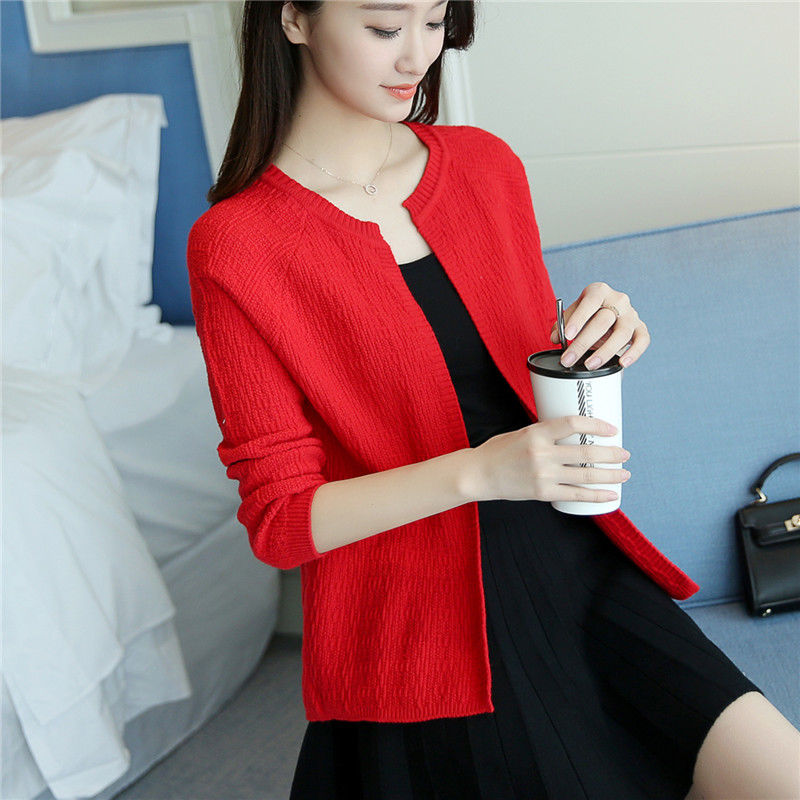 女人怕不怕冷，也别傻买羽绒服!瞧这新出薄外套，不厚不薄刚刚好