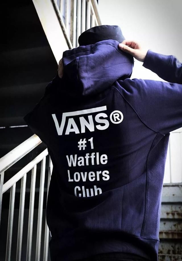 不仅吸金还吸睛!近期街头最 “炸” 的鞋就是这双了!