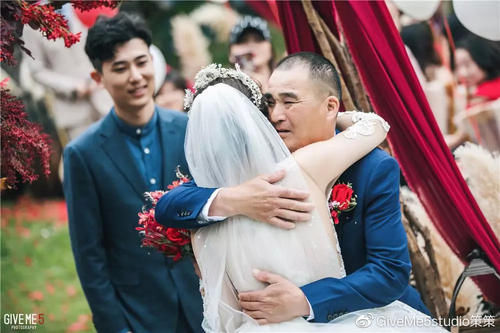  【户外】户外草坪上的婚礼派对，最妙的事是你都懂~
