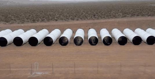 史无前例!中国在沙漠建成时速360公里高铁，外媒惊叹:奇迹