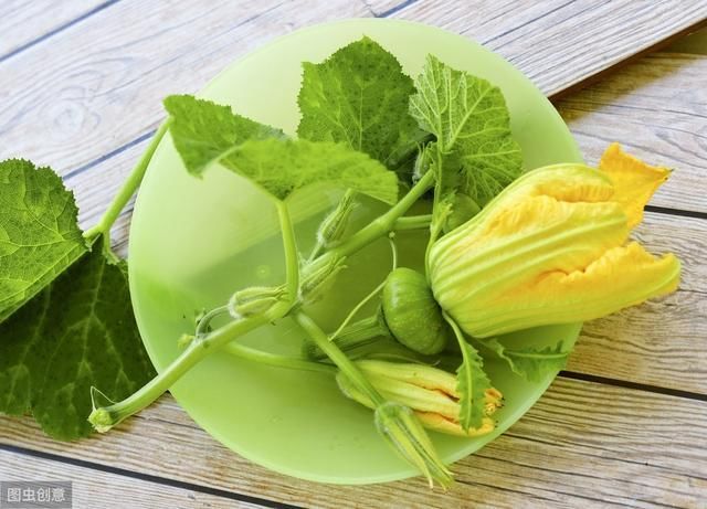  没错@七八十年代喂猪的野草，不是中药材就是野菜，吃过的是土豪